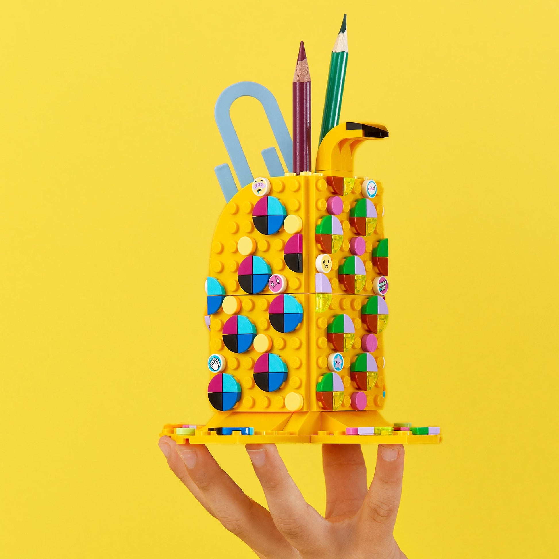 LEGO® DOTS™ Cute Banana Pen Holder - Khay Cắm Bút Hình Chuối Sáng Tạo - LEGO 41948 - Hình ảnh bổ sung 4