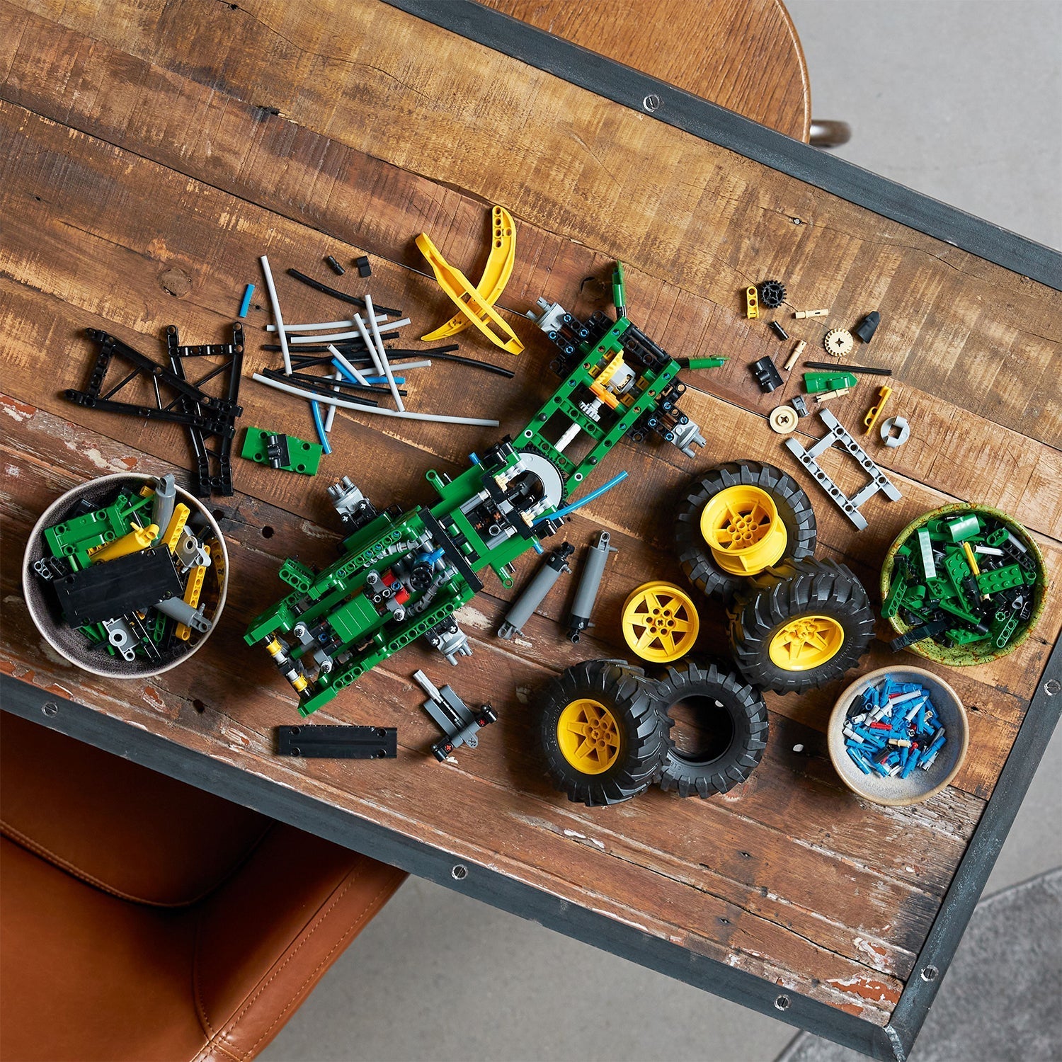LEGO® Technic™ John Deere 948L-II Skidder - Mô Hình Xe Kéo Gỗ Kỹ Thuật LEGO 42157 - Hình ảnh bổ sung 9