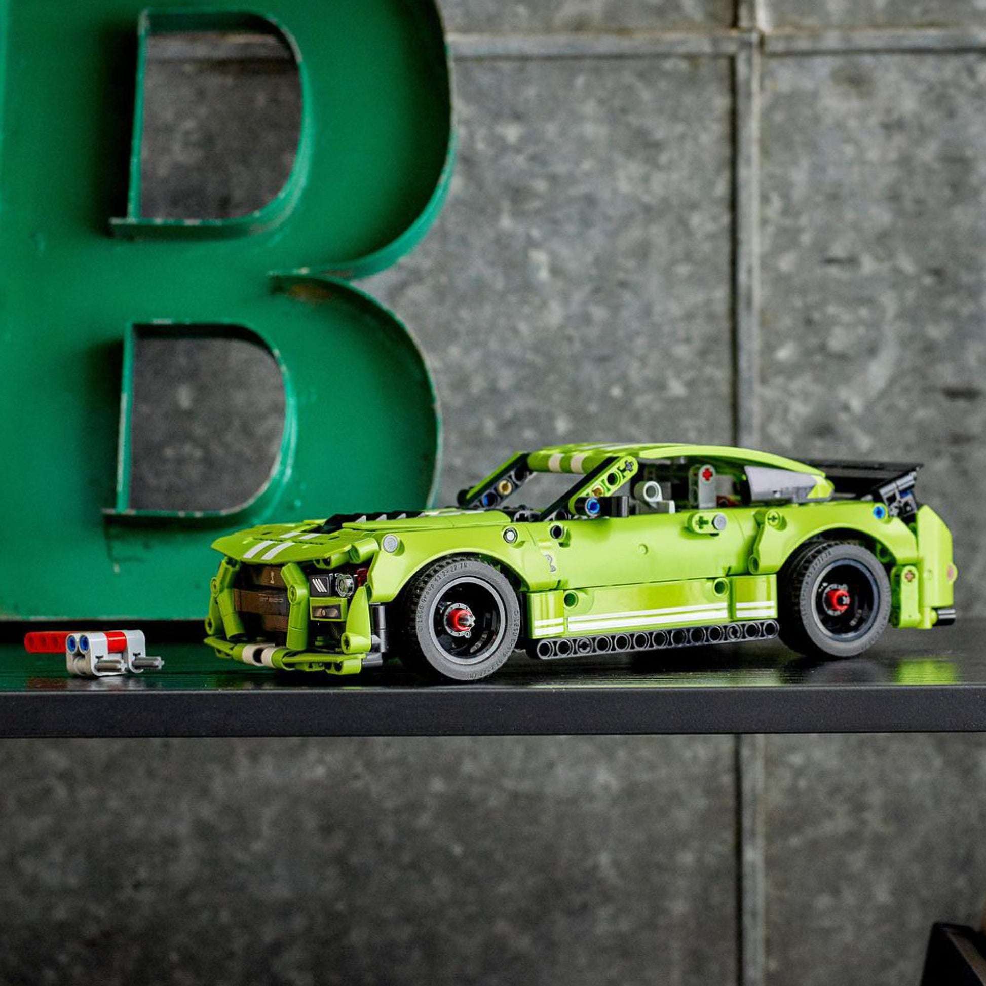 LEGO® Technic™ Ford Mustang Shelby® GT500® - Mô Hình Xe Đua Drag Lắp Ráp - LEGO 42138 - Hình ảnh bổ sung 4