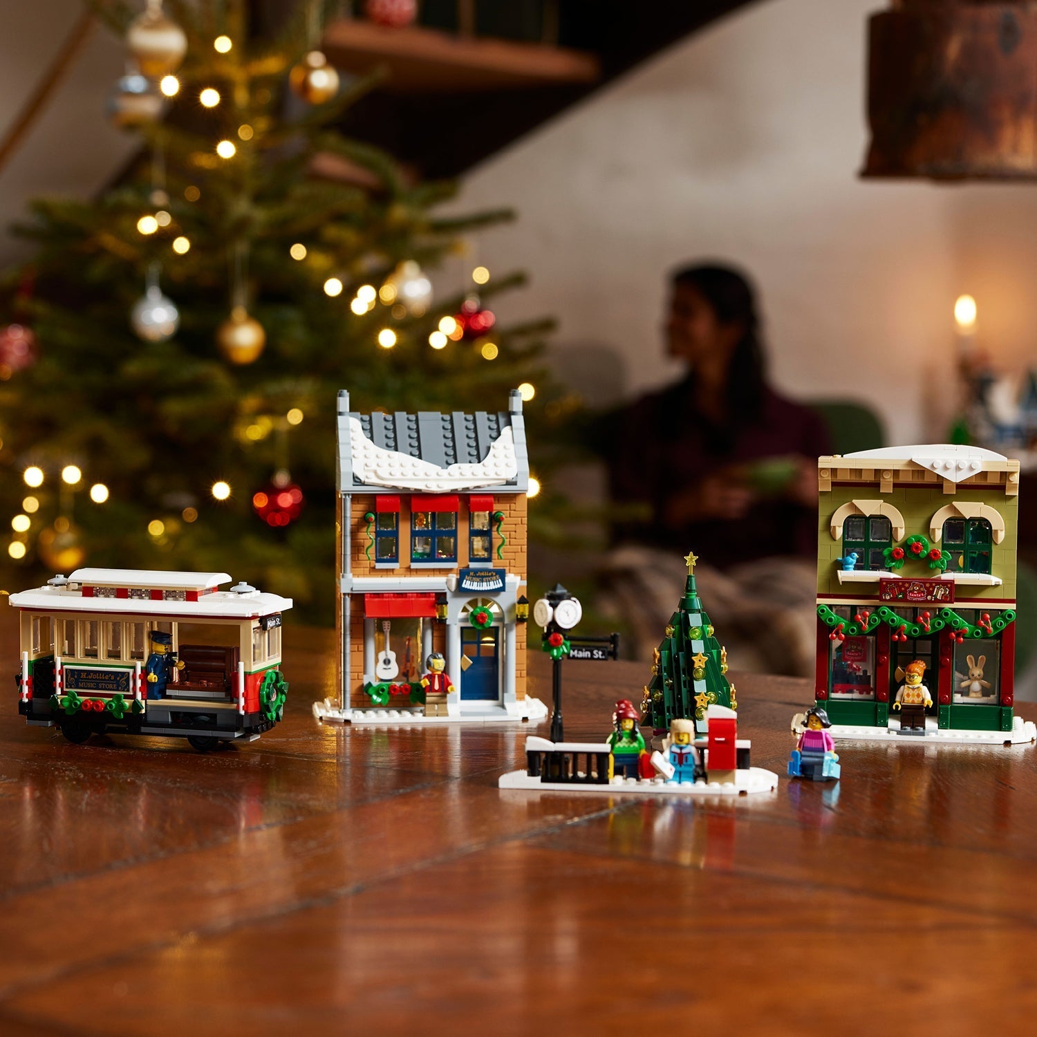 LEGO® ICONS™ Holiday Main Street - Bộ Lắp Ráp Làng Giáng Sinh - LEGO 10308 - Góc nhìn khác 3