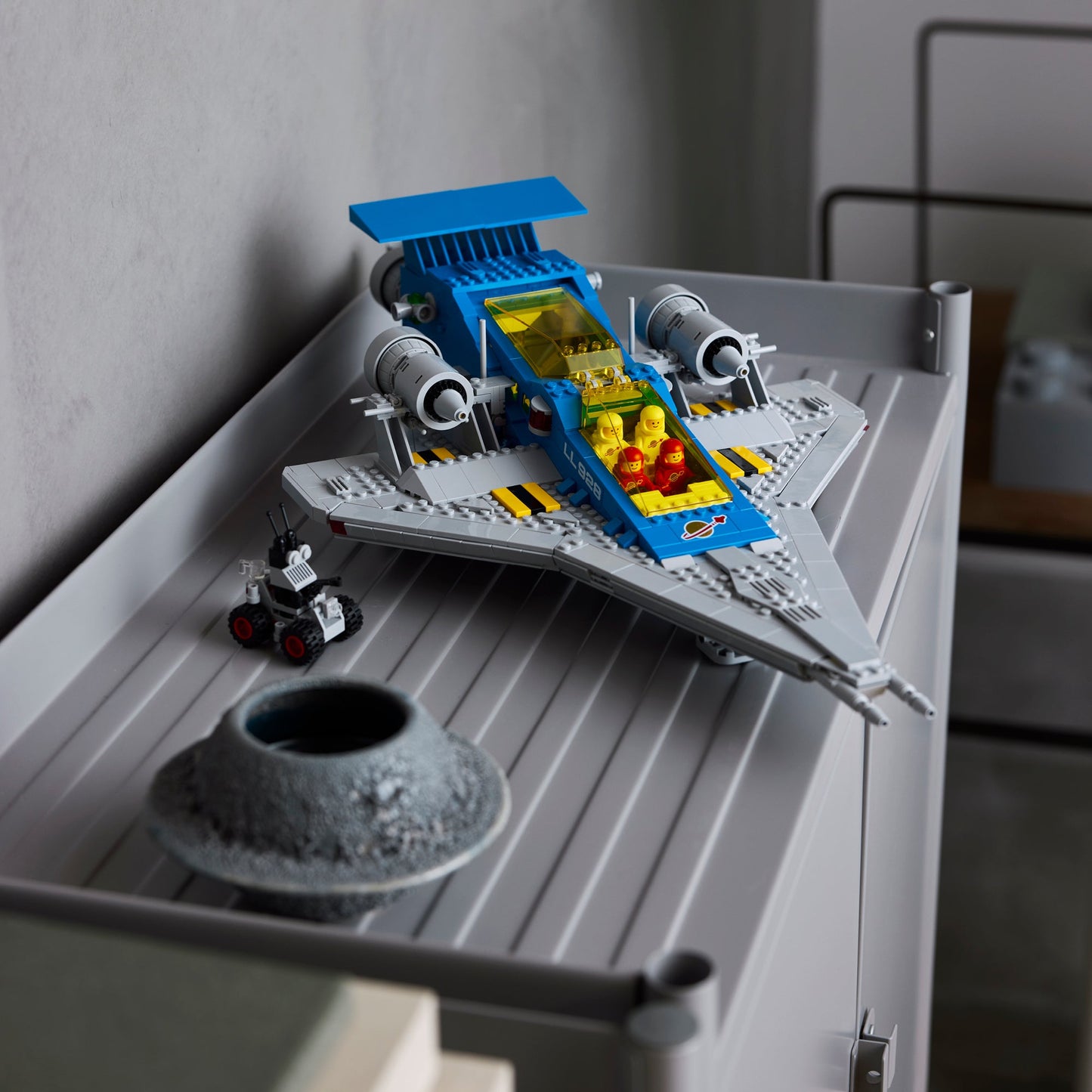 LEGO® ICONS™ Galaxy Explorer - Bộ Lắp Ráp Phi Thuyền Không Gian Cổ Điển - LEGO 10497 - Hình ảnh bổ sung 6