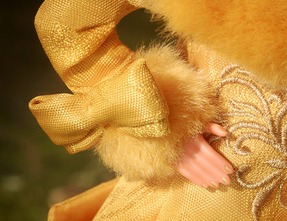 Guo Pei Barbie Doll Wearing Golden-Yellow Gown - Búp bê Sưu tầm Cao cấp Barbie Signature