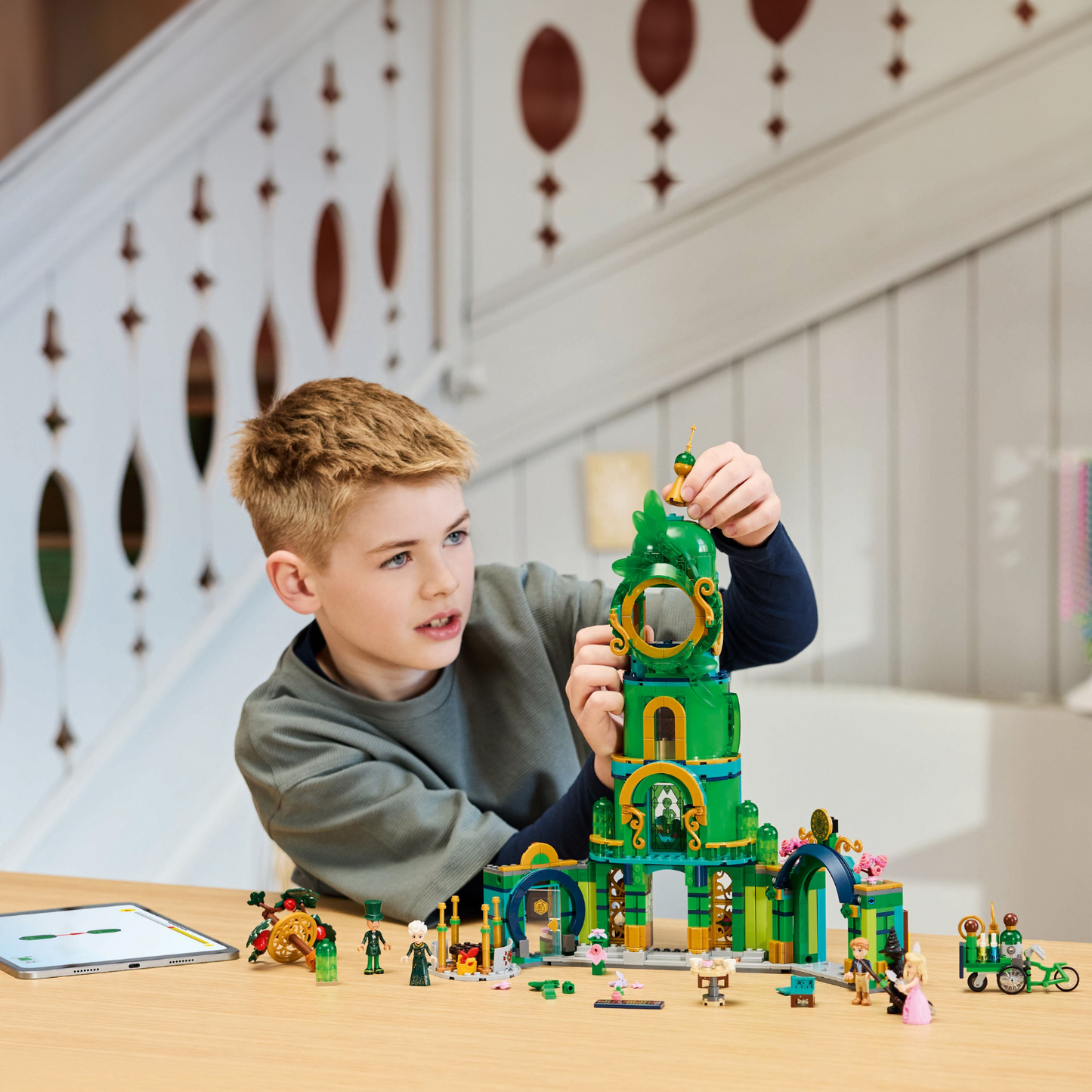 LEGO® Wicked Welcome to Emerald City - Bộ Đồ Chơi Lắp Ráp Thành Phố Emerald 75684 - LEGO - Góc nhìn khác 3