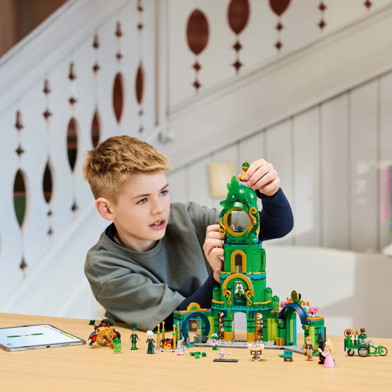 LEGO® Wicked Welcome to Emerald City - Bộ Đồ Chơi Lắp Ráp Thành Phố Emerald 75684 - LEGO - Góc nhìn khác 3