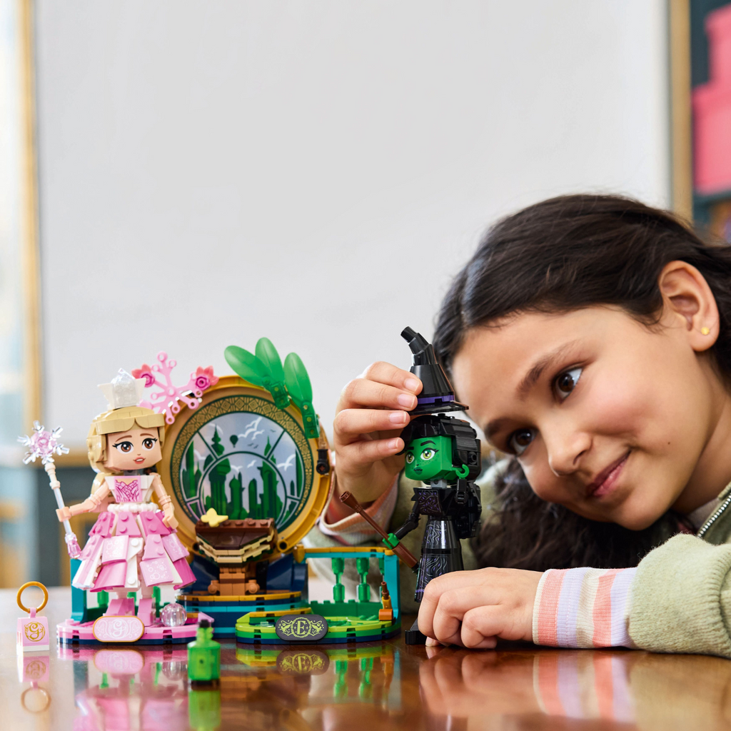 LEGO® Wicked Elphaba & Glinda Figures - Bộ Lắp Ráp Nhân Vật Phim Wicked - LEGO 75682 - Hình ảnh bổ sung 4