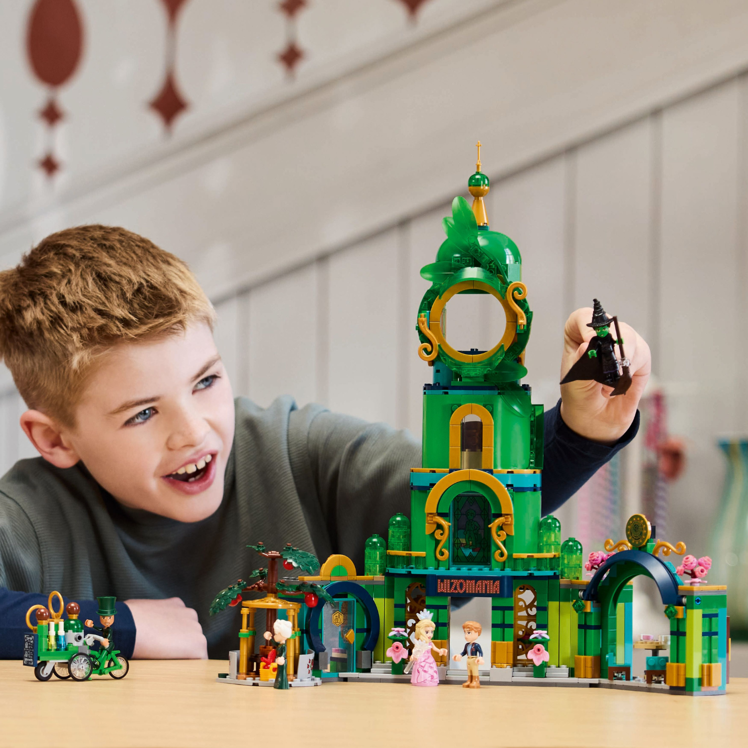 LEGO® Wicked Welcome to Emerald City - Bộ Đồ Chơi Lắp Ráp Thành Phố Emerald 75684 - LEGO - Hình ảnh bổ sung 4