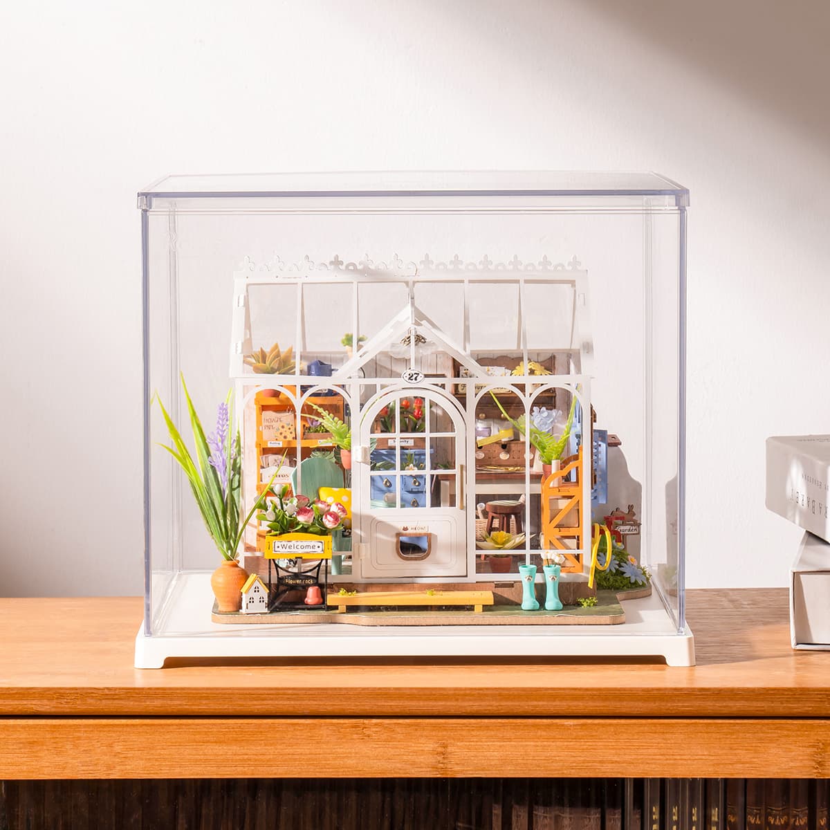 Rolife Dreamy Garden House Miniature (DG163) - Nhà mô hình DIY sân vườn kèm hộp trưng bày - Rolife