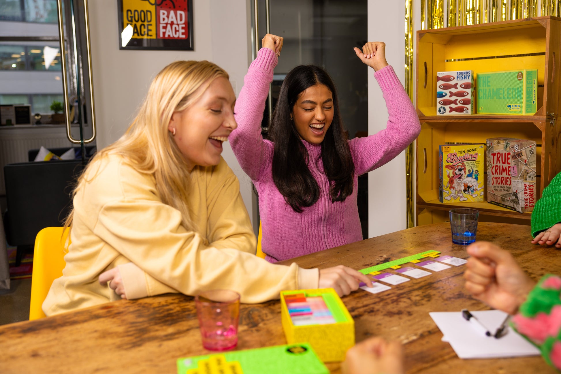 Dumb Questions to Ask Your Friends - Board Game Tiệc Tùng Hài Hước - Big Potato Games - Hình ảnh bổ sung 7
