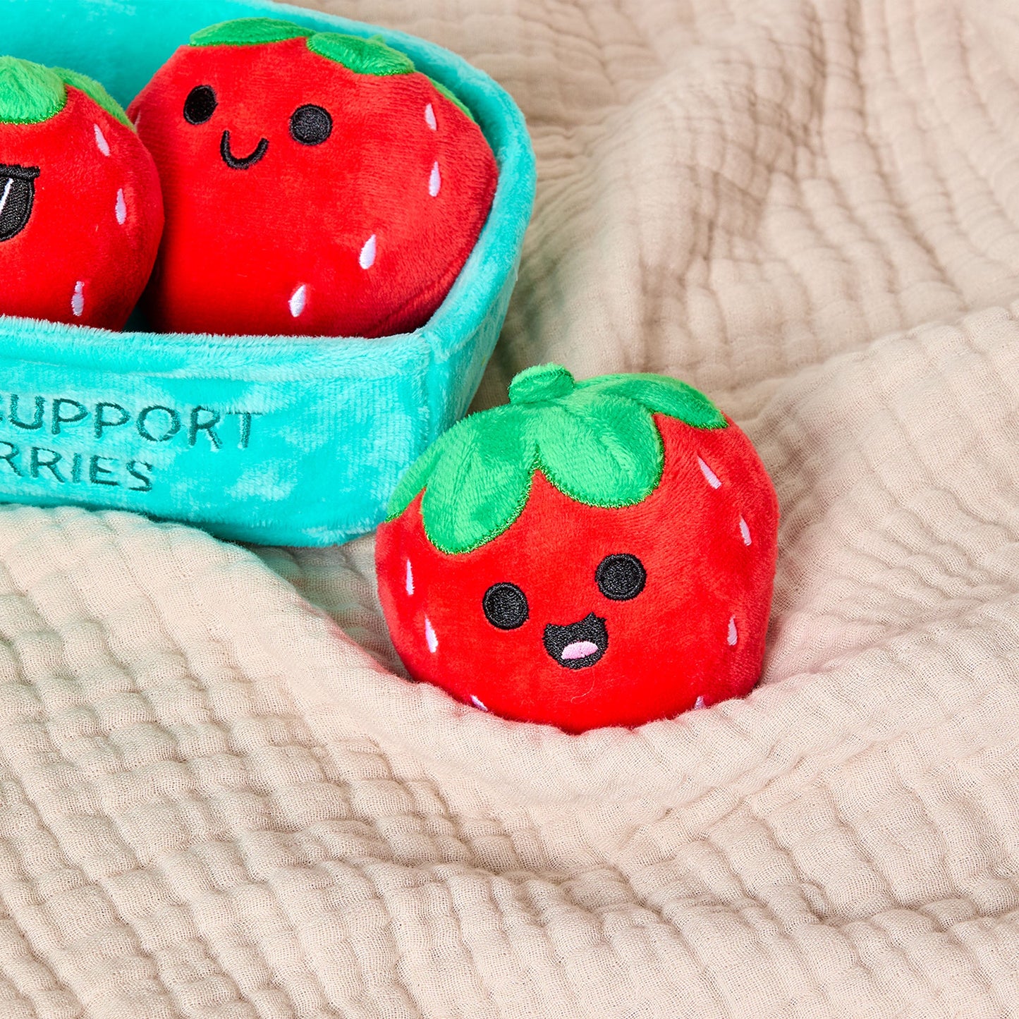 Emotional Support Strawberries - Thú Bông Quà Tặng Đáng Yêu - Relatable