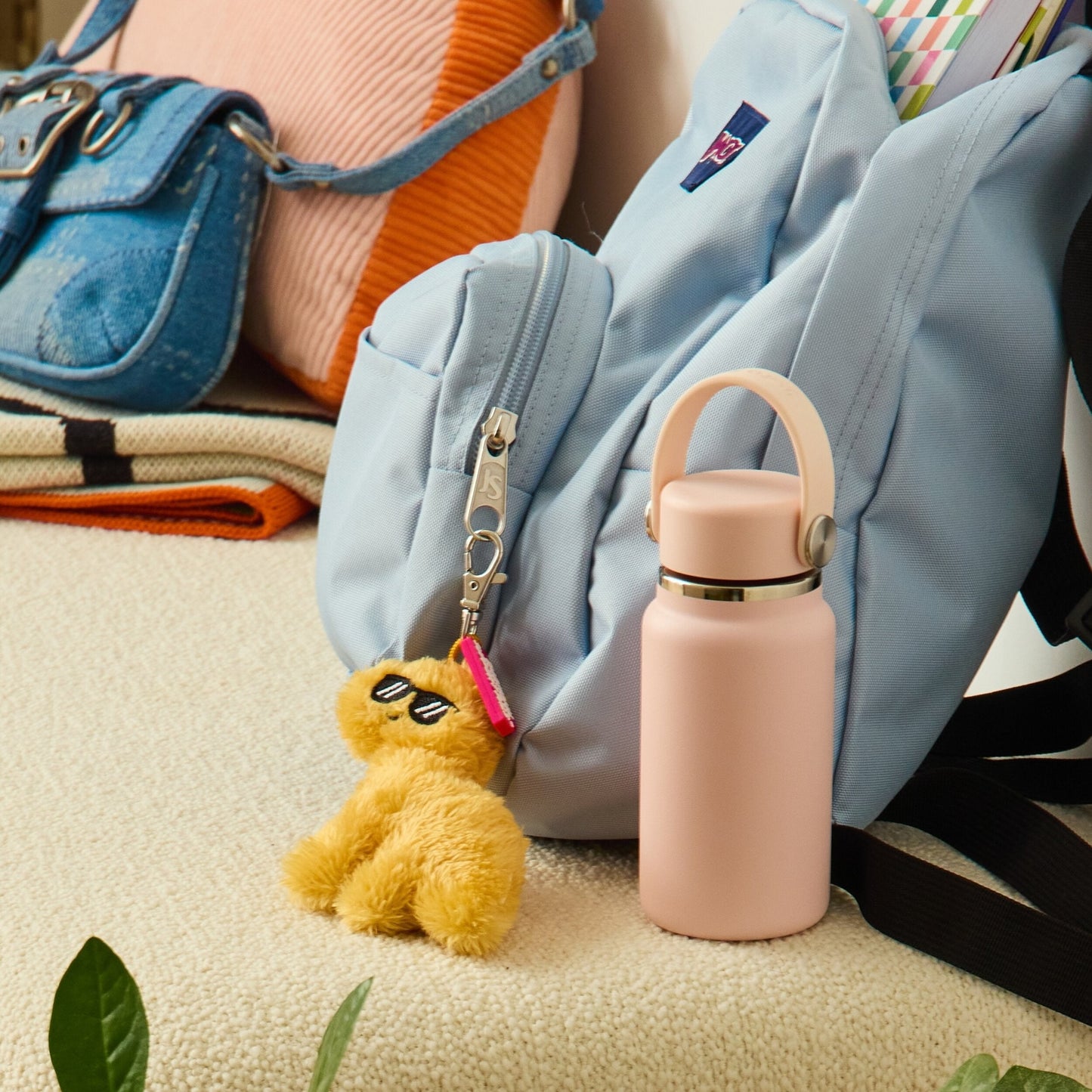 Emotional Support Dino Nuggies Bag Charm - Móc Khóa Gấu Bông Khủng Long Gà Chiên - Relatable - Góc nhìn khác 3
