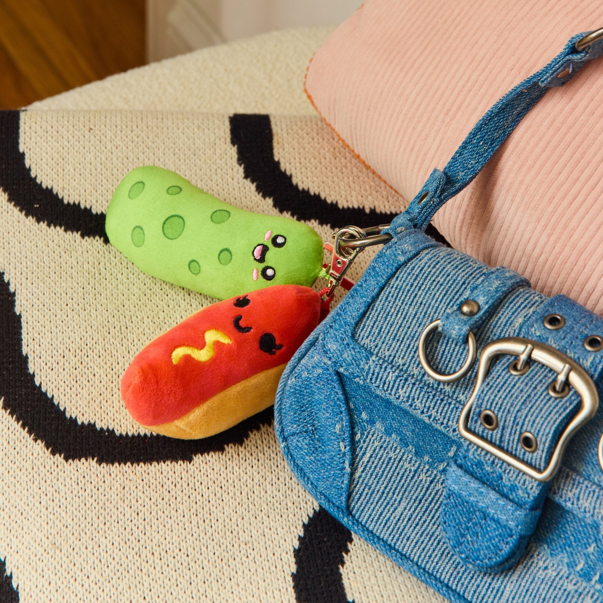 Emotional Support Pickles Bag Charm - Móc Khóa Dưa Chuột Nhồi Bông - Relatable - Hình ảnh bổ sung 5