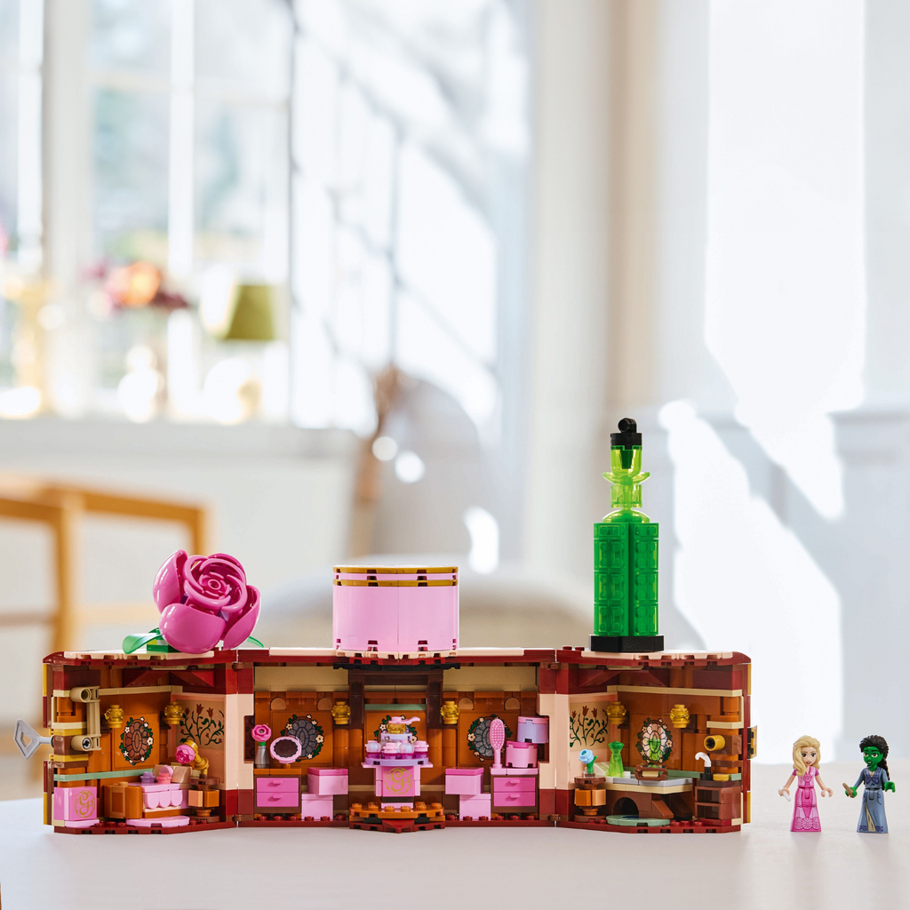 LEGO® Wicked Glinda & Elphaba’s Dormitory - Đồ chơi lắp ráp Ký túc xá Wicked - LEGO 75683 - Hình ảnh bổ sung 5