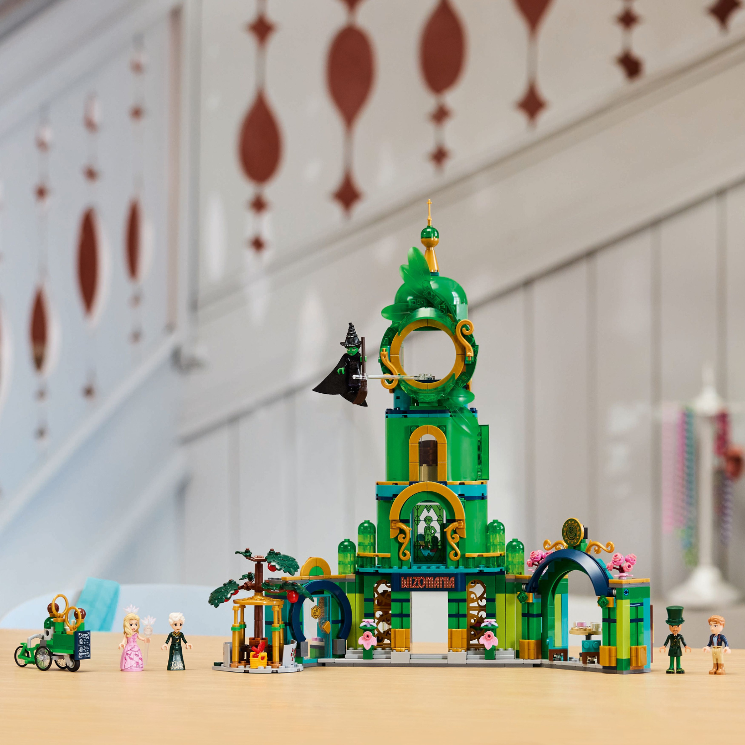 LEGO® Wicked Welcome to Emerald City - Bộ Đồ Chơi Lắp Ráp Thành Phố Emerald 75684 - LEGO - Hình ảnh bổ sung 5