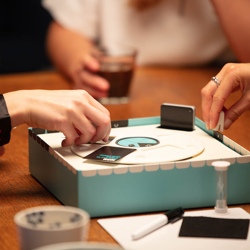 Hint: Hilarious Party Game - Trò Chơi Tiệc Tùng Vui Nhộn - Bezzerwizzer