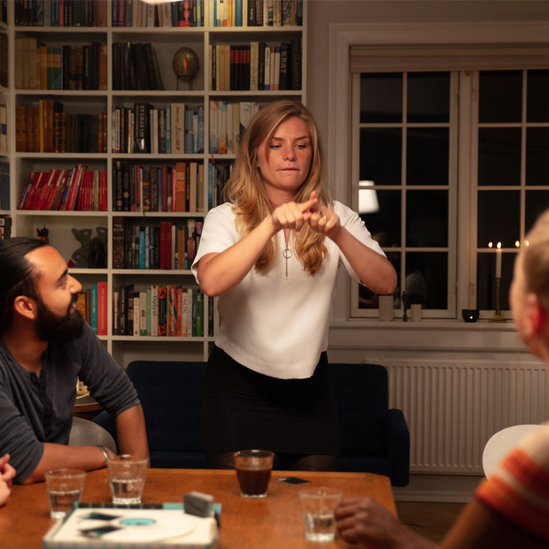 Hint: Hilarious Party Game - Trò Chơi Tiệc Tùng Vui Nhộn - Bezzerwizzer