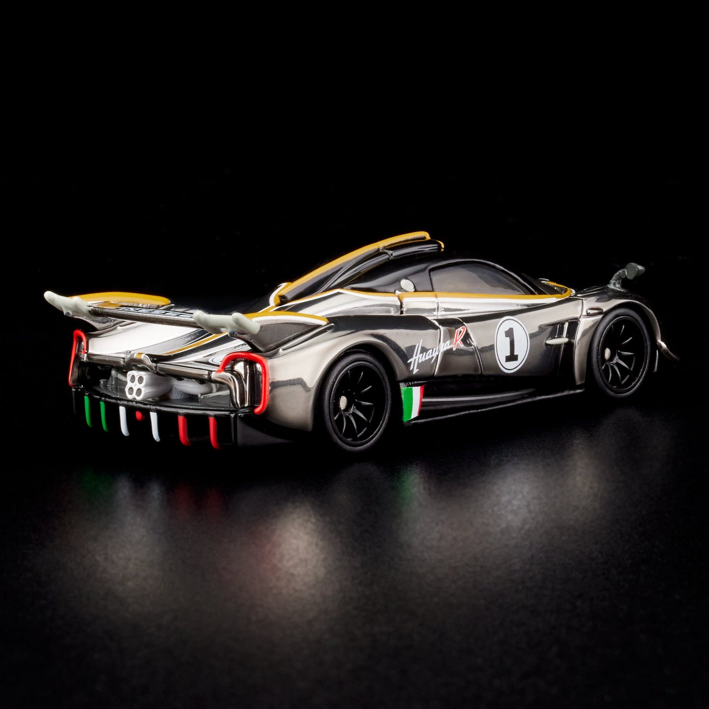 RLC Exclusive ‘21 Pagani Huayra R - Xe Mô Hình Cao Cấp Hot Wheels - Hình ảnh chi tiết 2