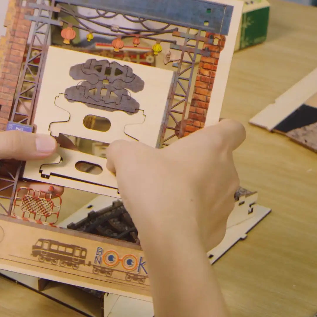 Phố Đường Tàu/ Train Street Hanoi - Việt Nam | Book Nook Mô Hình Gỗ