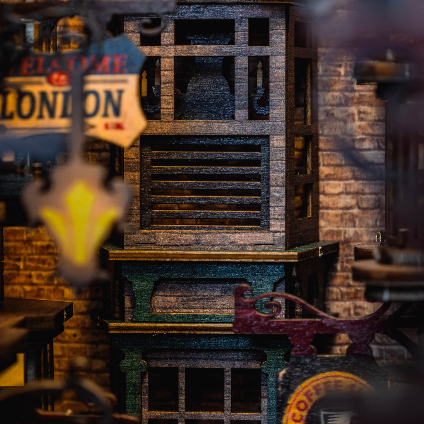 Phố Cổ London - Châu Âu (Mô hình Book Nook)