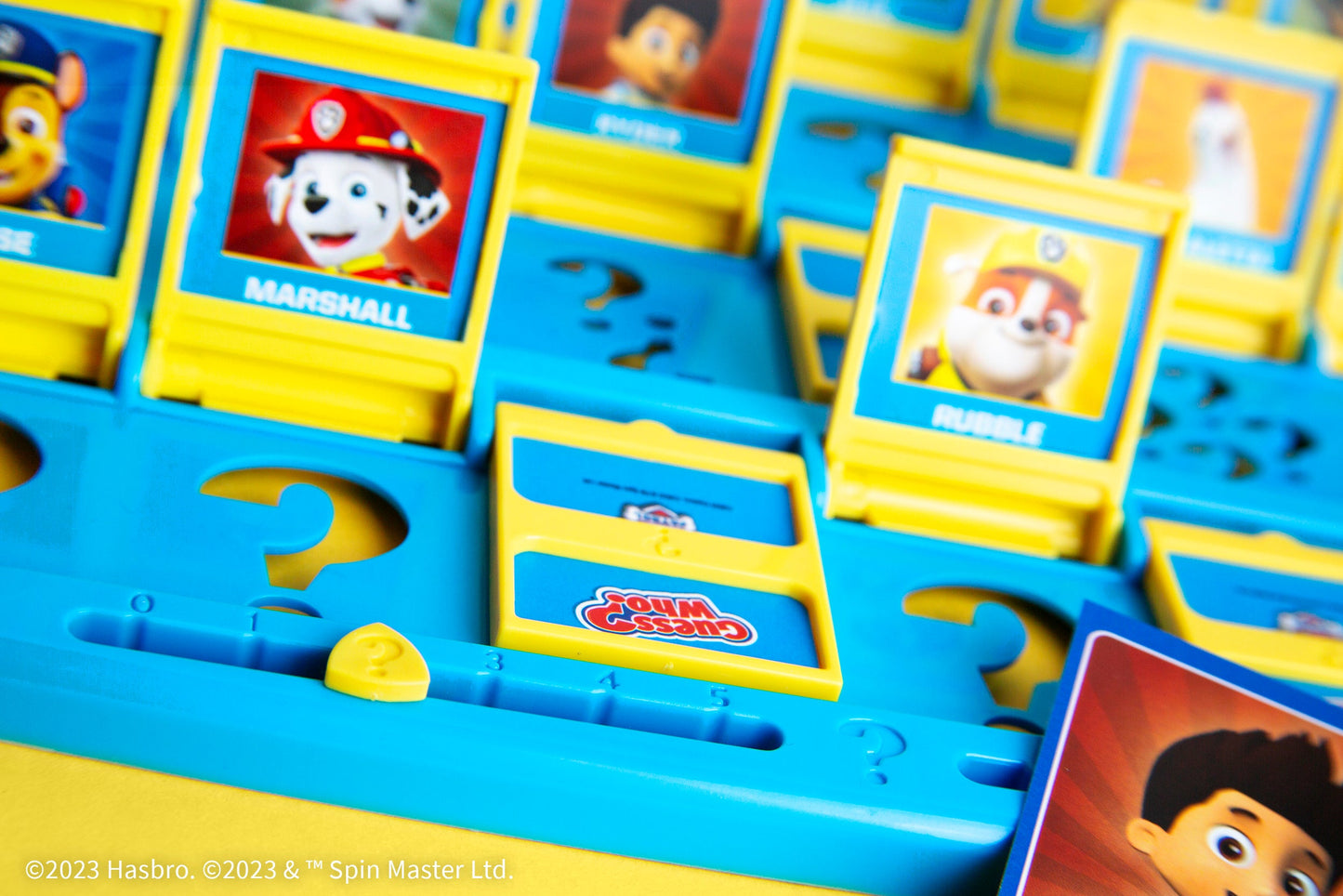 GUESS WHO?®: PAW Patrol - Trò chơi đoán nhân vật biệt đội cứu hộ - The Op Games