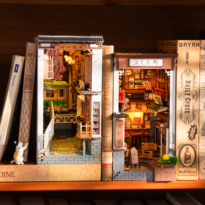 Rolife Book Nook Shelf Insert - Sakura Densya TGB01 - Mô hình gỗ DIY trang trí kệ sách - Rolife