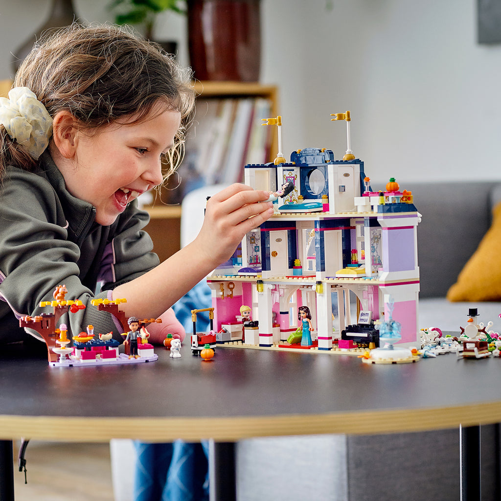 LEGO® Friends™ Heartlake City Grand Hotel - Khách Sạn Grand Heartlake City - LEGO 41684 - Góc nhìn khác 3