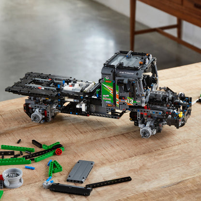 LEGO® Technic™ 4x4 Mercedes-Benz Zetros Trial Truck - Xe Tải Địa Hình Điều Khiển Từ Xa LEGO 42129 - Góc nhìn khác 3