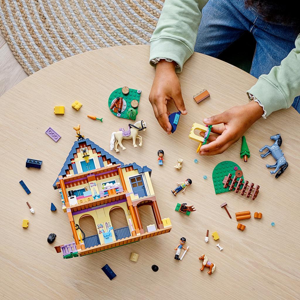 LEGO® Friends™ Forest Horseback Riding Center - Trung Tâm Cưỡi Ngựa Trong Rừng - LEGO 41683 - Góc nhìn khác 3