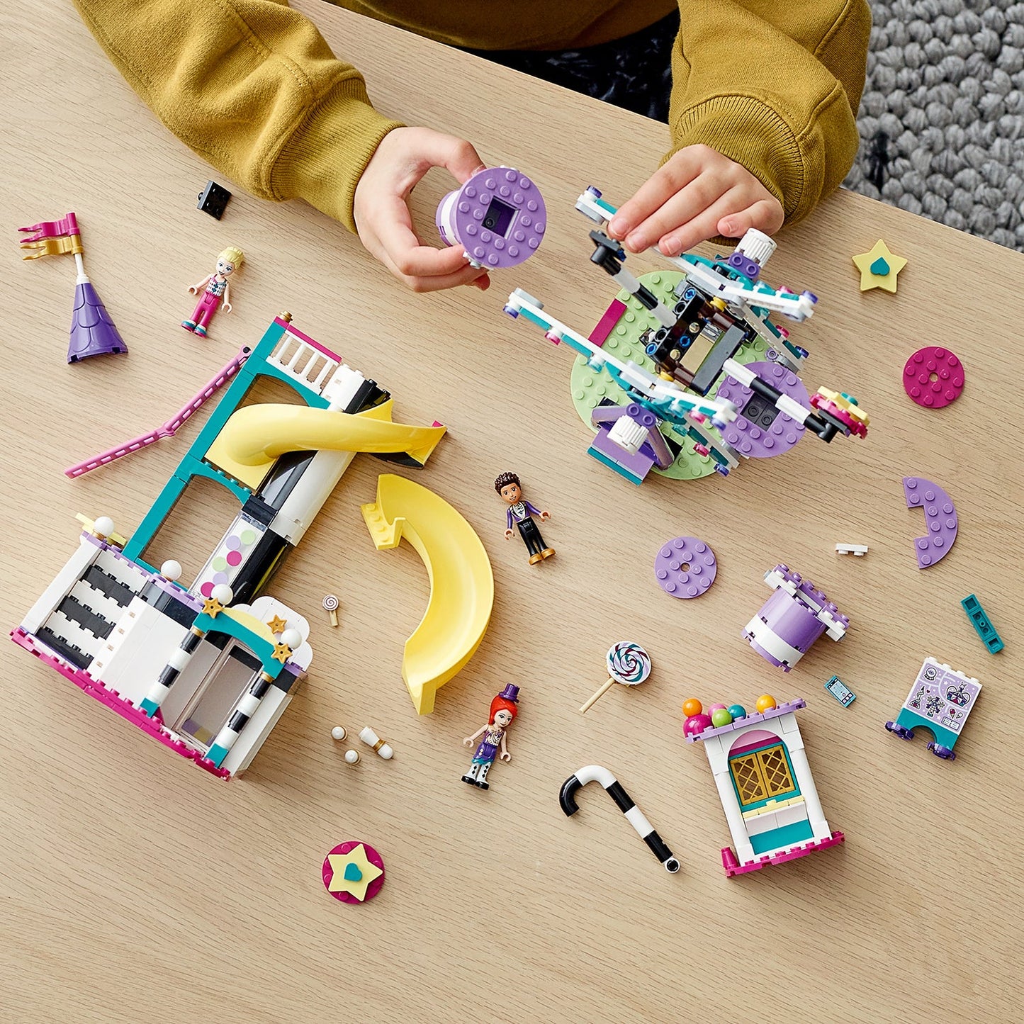 LEGO® Friends™ Magical Ferris Wheel and Slide - Đồ Chơi Lắp Ráp Vòng Đu Quay Và Cầu Trượt Ma Thuật - LEGO 41689 - Góc nhìn khác 3
