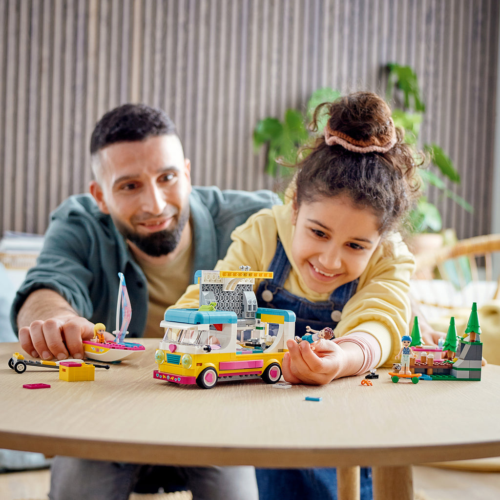LEGO® Friends™ Forest Camper Van and Sailboat - Đồ chơi lắp ráp Xe cắm trại và Thuyền buồm LEGO 41681 - Hình ảnh bổ sung 5