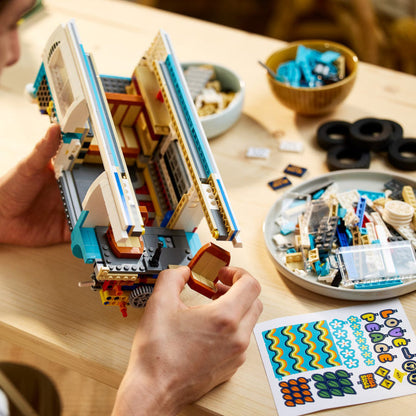 LEGO® Creator Expert Volkswagen T2 Camper Van - Mô Hình Xe Cắm Trại Cổ Điển Chính Hãng LEGO - Hình ảnh bổ sung 6