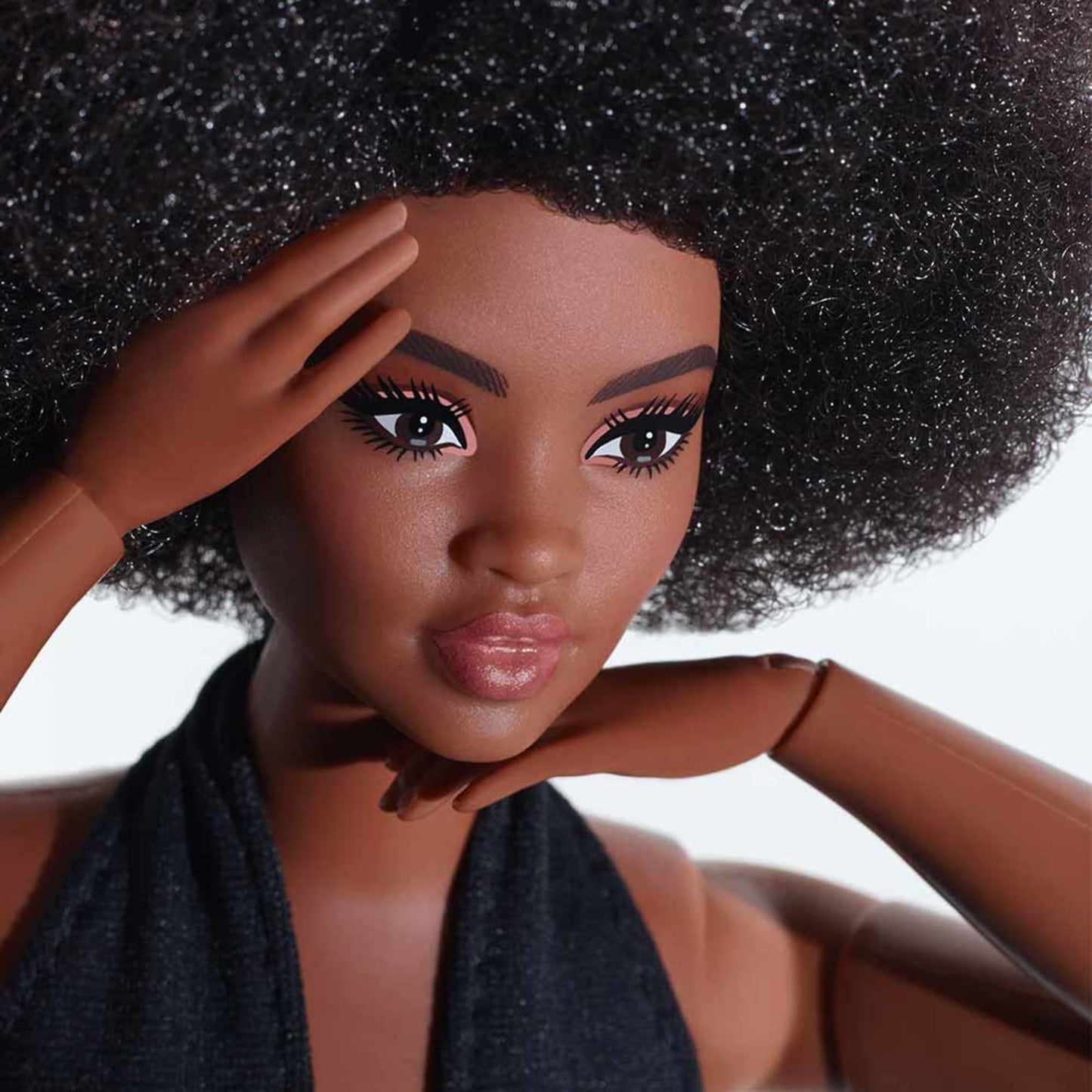 Barbie Looks Doll (Curvy, Brunette) Búp Bê Thời Trang Khớp Nối Linh Hoạt Barbie Signature GTD91 Mattel - ảnh 3 - Collectible 