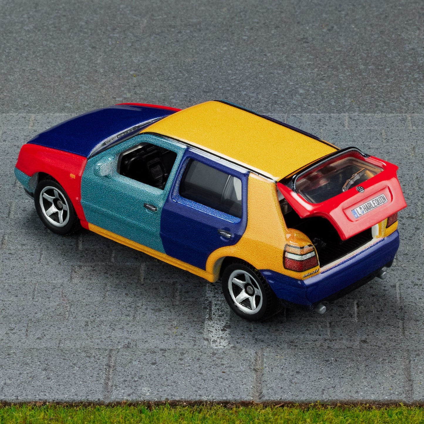 Matchbox 1995 Volkswagen Golf Harlequin - Mô Hình Xe Ô Tô Sưu Tầm Tỉ Lệ 1:64 Matchbox Collectors Matchbox - ảnh 2 - Mô hình x
