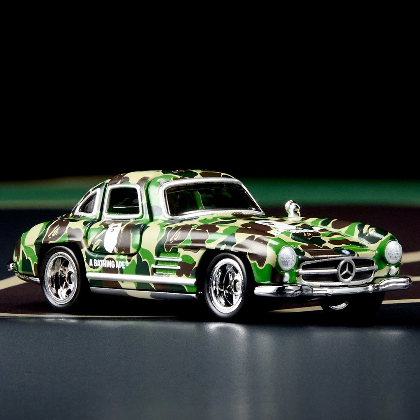 BAPE Hot Wheels 1955 Mercedes-Benz 300 SL - Mô Hình Xe Đồ Chơi Sưu Tầm - Mattel - Hình ảnh sản phẩm