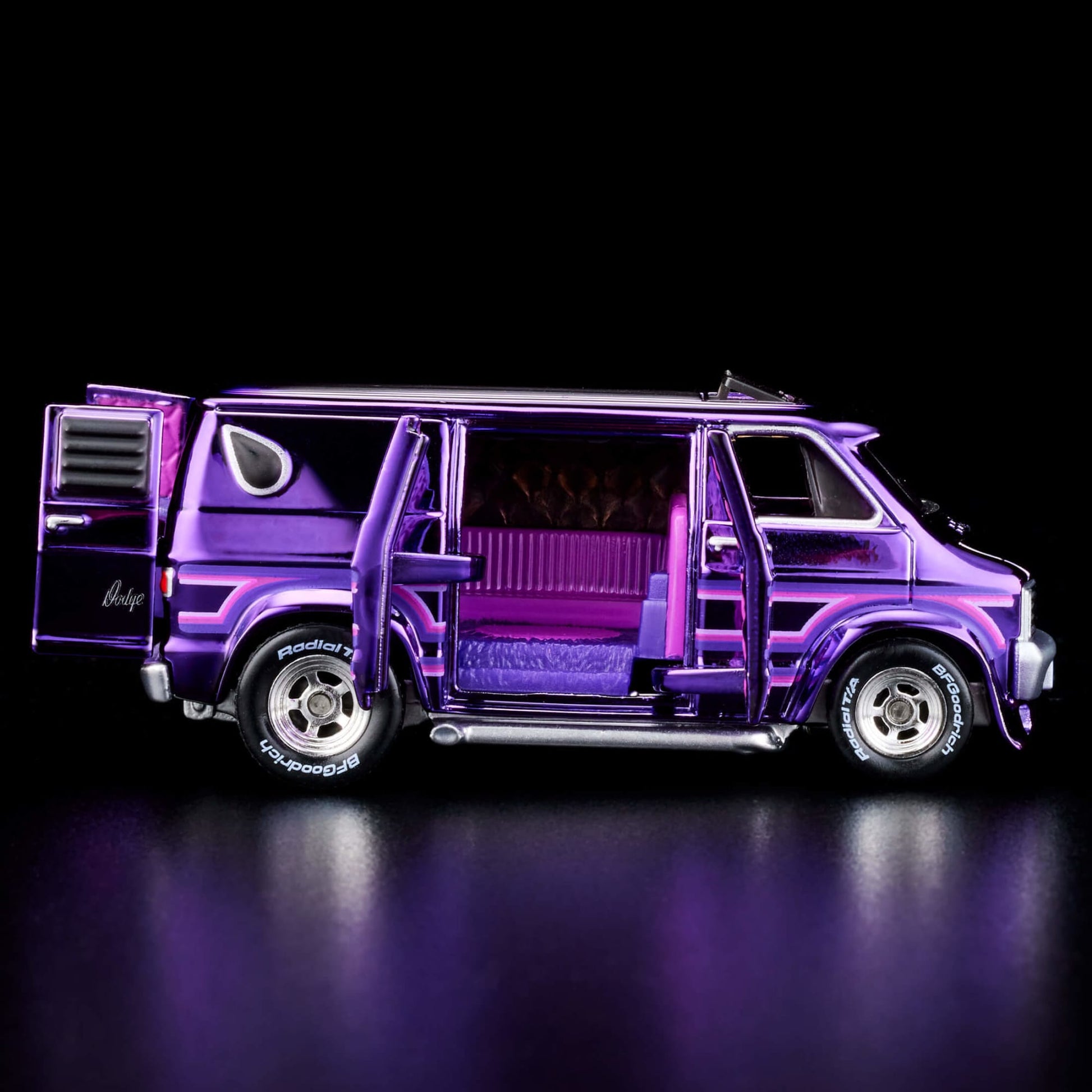 RLC Exclusive ‘70s Dodge Tradesman Van Xe Mô Hình Hot Wheels - Hình ảnh bổ sung 4