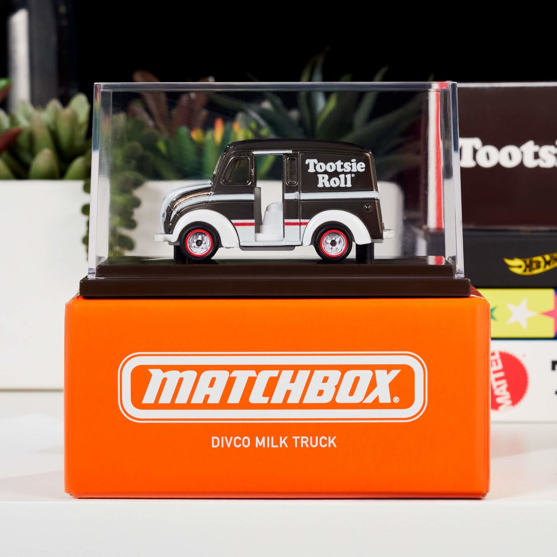 Matchbox Tootsie Roll Divco Milk Truck - Xe Tải Sữa Mô Hình Sưu Tầm Matchbox HJW62 - Hình ảnh sản phẩm