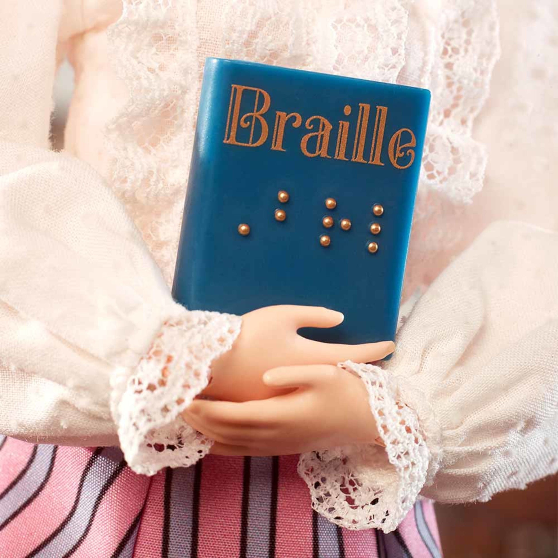 Barbie Inspiring Women Helen Keller Doll - Búp Bê Sưu Tầm Phụ Nữ Truyền Cảm Hứng - Mattel GYH02 - Hình ảnh bổ sung 6