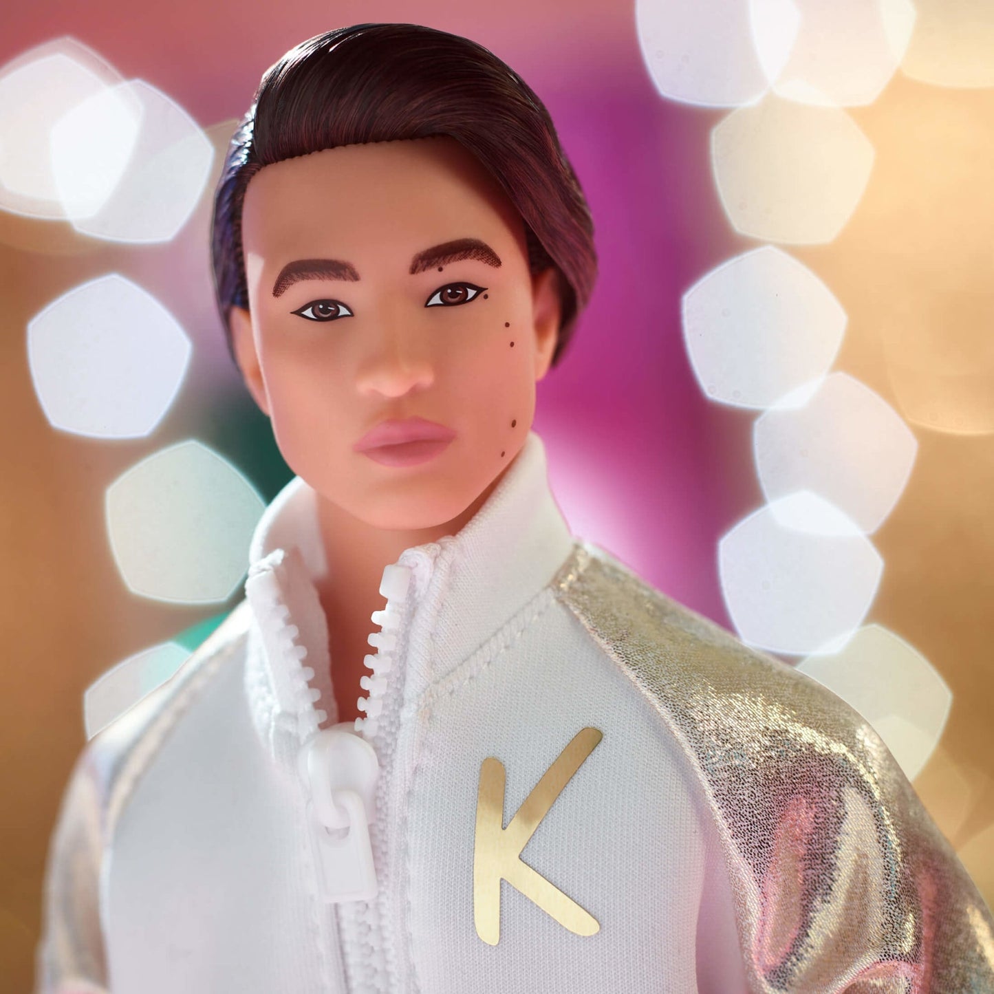 Ken Doll In White and Gold Tracksuit – Barbie The Movie Búp bê sưu tầm Mattel HPK04 - Góc nhìn khác 3