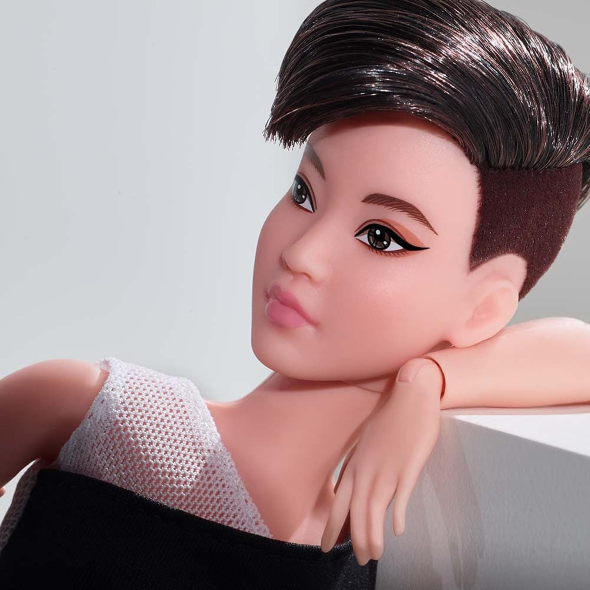Barbie Looks Doll (Petite, Brunette Pixie Cut) Búp Bê Sưu Tầm Chính Hãng Mattel GXB29 Mattel - ảnh 2 - Figure