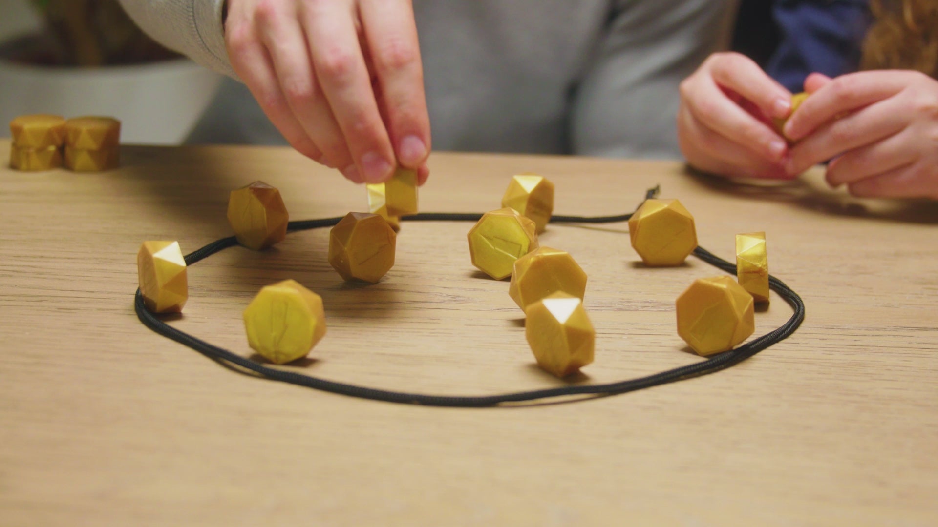 Kollide: Magnetic Head-to-Head Challenge Game - Trò Chơi Đối Kháng Nam Châm Chiến Thuật Relatable - Hình ảnh bổ sung 6