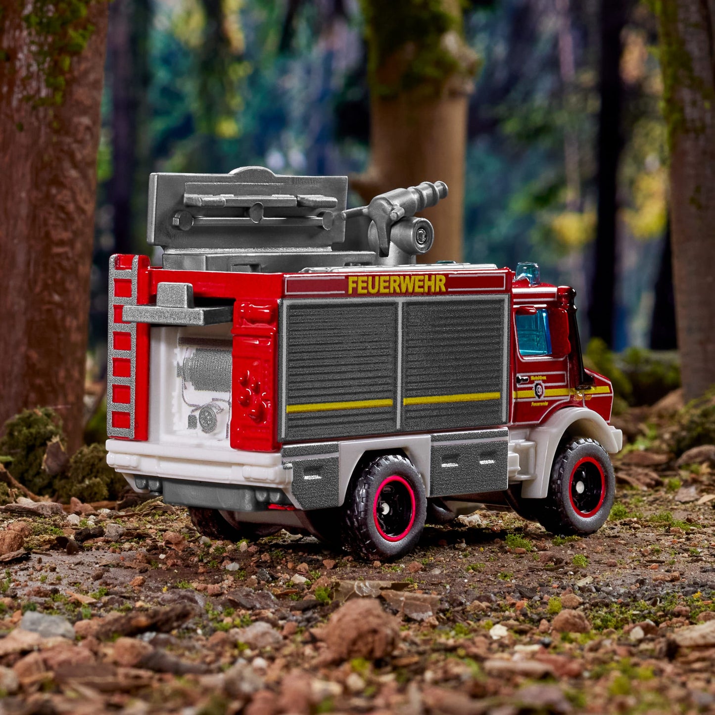 Matchbox Collectors Mercedes-Benz Unimog Fire Truck - Xe Cứu Hỏa Mô Hình Kim Loại Cao Cấp - Hình ảnh bổ sung 5