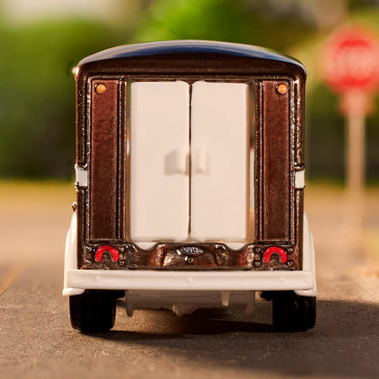 Matchbox Tootsie Roll Divco Milk Truck - Xe Tải Sữa Mô Hình Sưu Tầm Matchbox HJW62 Matchbox - ảnh 1 - Đồ sưu tầm