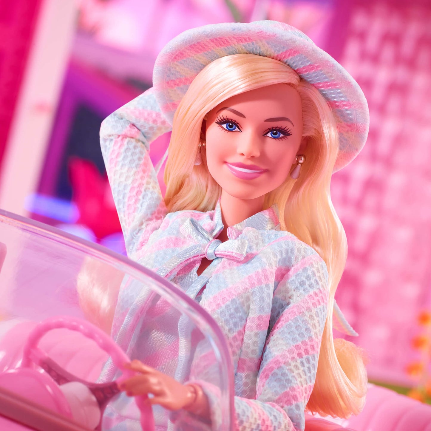 Barbie in Plaid Matching Set – Barbie The Movie - Búp bê sưu tầm thời trang cao cấp Mattel Signature - Góc nhìn khác 3