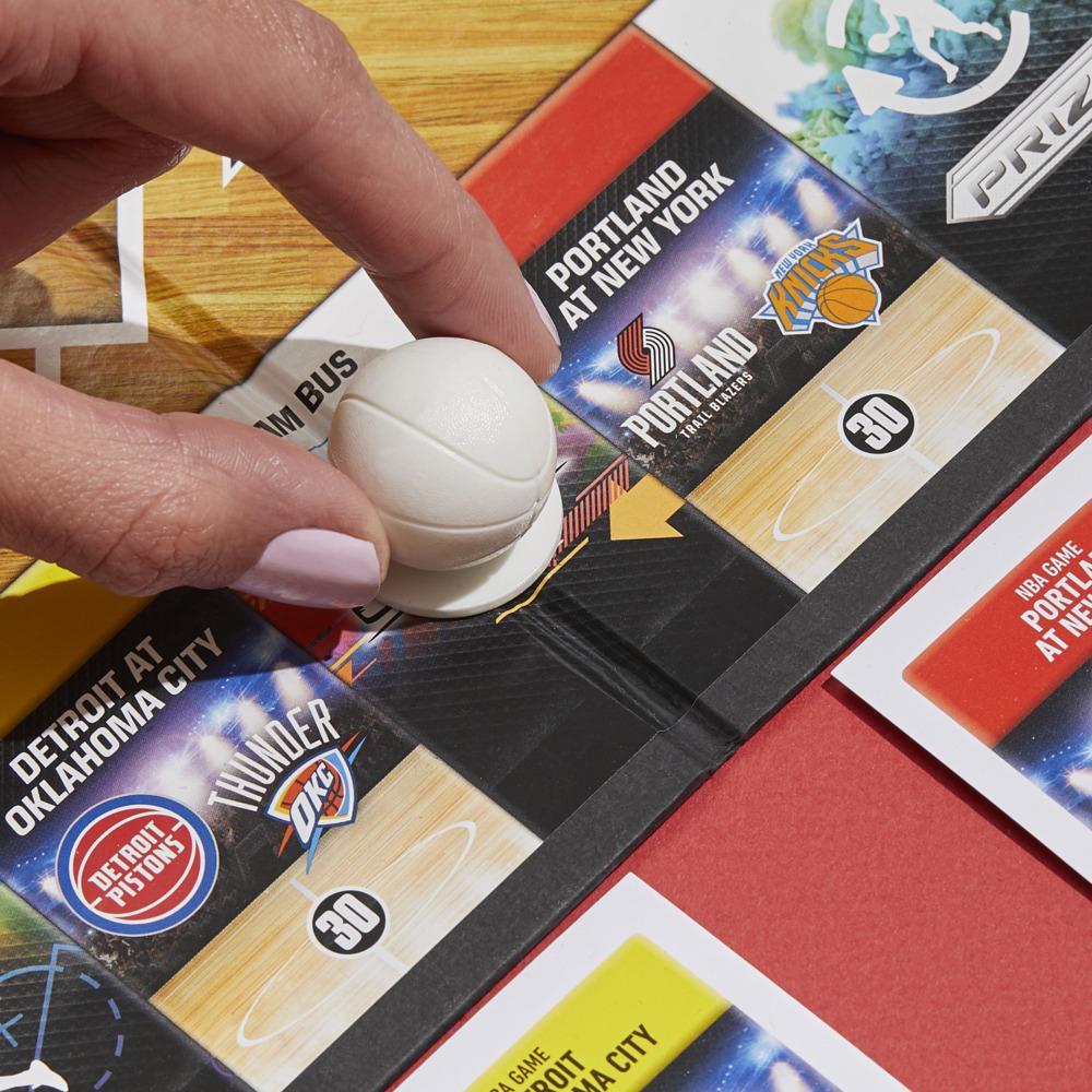 Monopoly Prizm: Phiên bản NBA Board Game kèm Thẻ bài Panini NBA