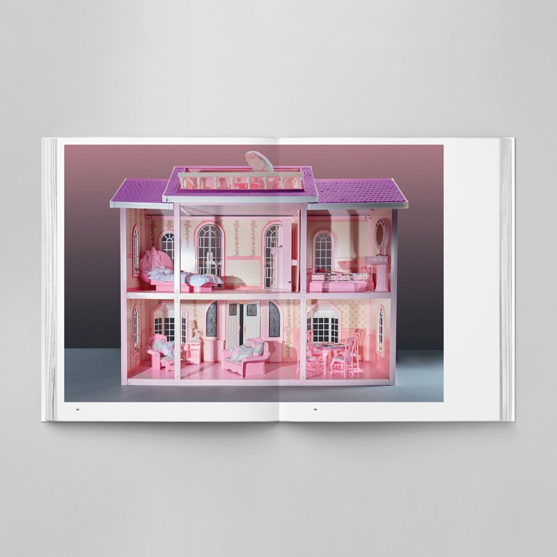 Barbie Dreamhouse An Architectural Survey Limited Run Edition - Sách Nghệ Thuật Kiến Trúc - Mattel Creations - Hình ảnh bổ sung 9