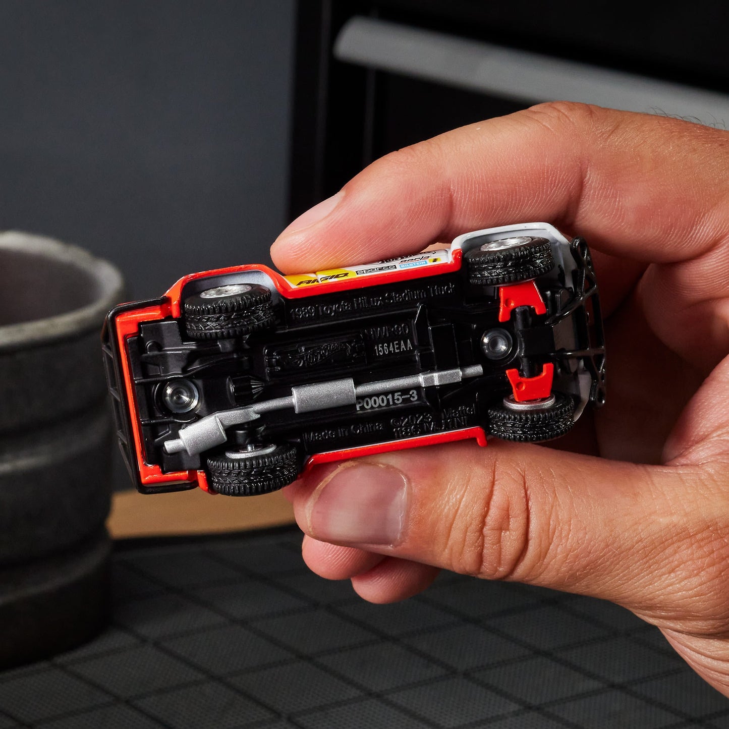Hot Wheels Elite 64 1989 Toyota HiLux Stadium Truck - Xe Mô Hình Tỷ Lệ 1:64 Cao Cấp - Hot Wheels Hot Wheels - ảnh 4 - Xe mô h
