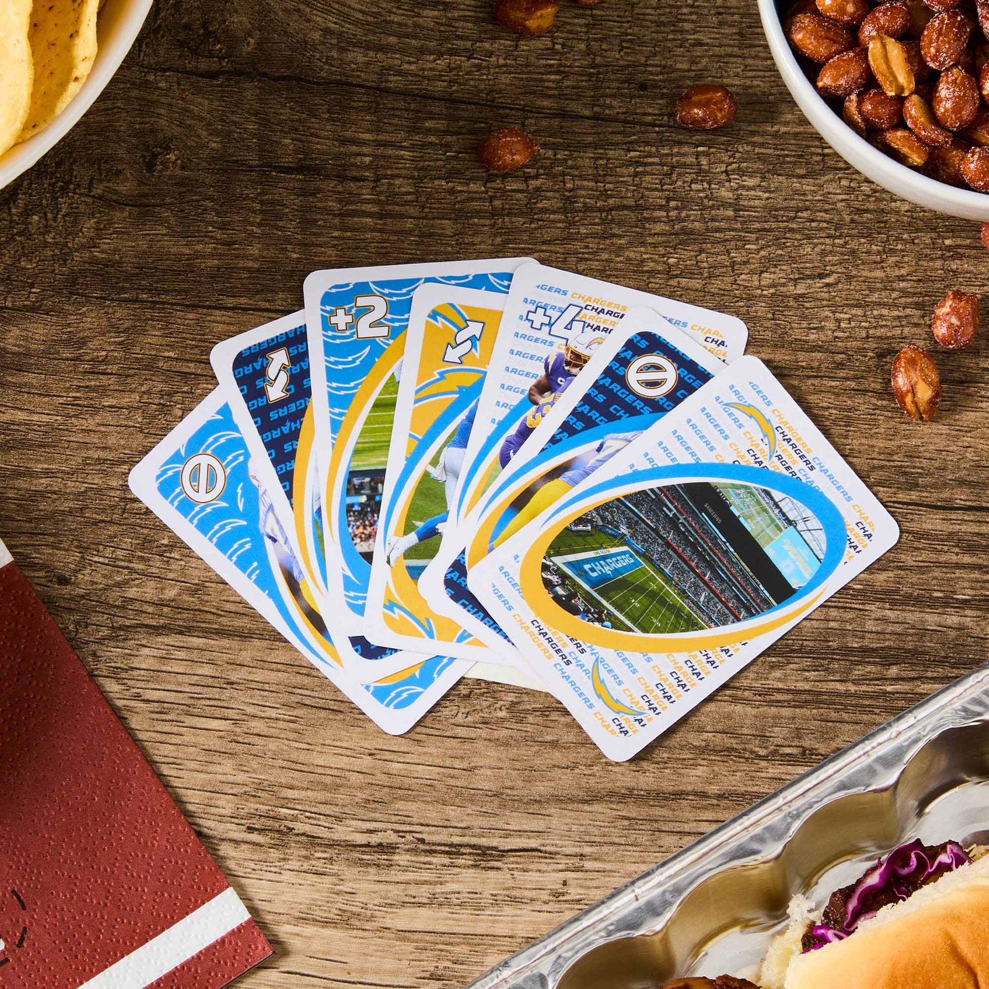 UNO Fandom NFL Los Angeles Chargers Game Deck - Bộ Bài Thẻ Bài Sưu Tầm Mattel - Hình ảnh bổ sung 4