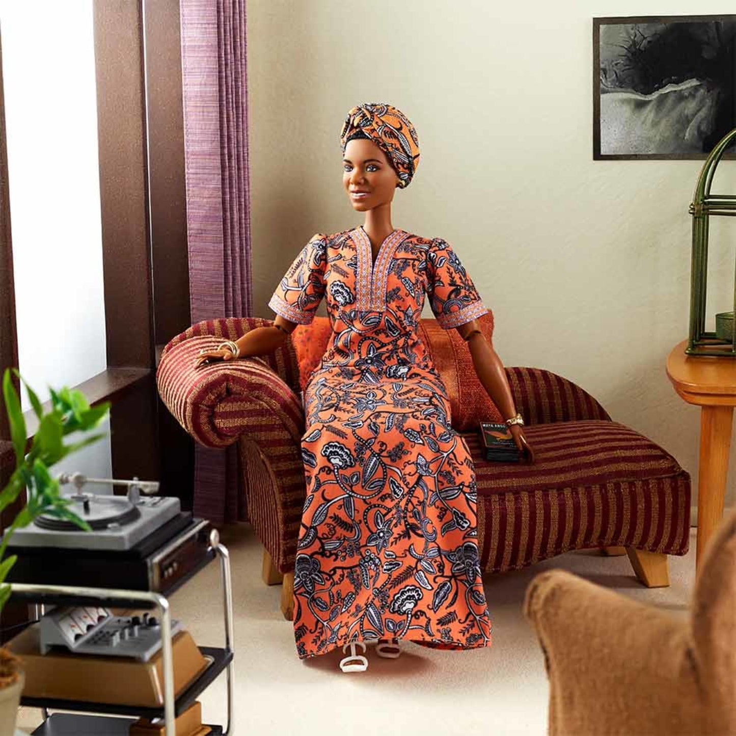 Barbie Inspiring Women Maya Angelou Doll - Búp bê Sưu tầm Maya Angelou - Mattel Signature - Góc nhìn khác 3