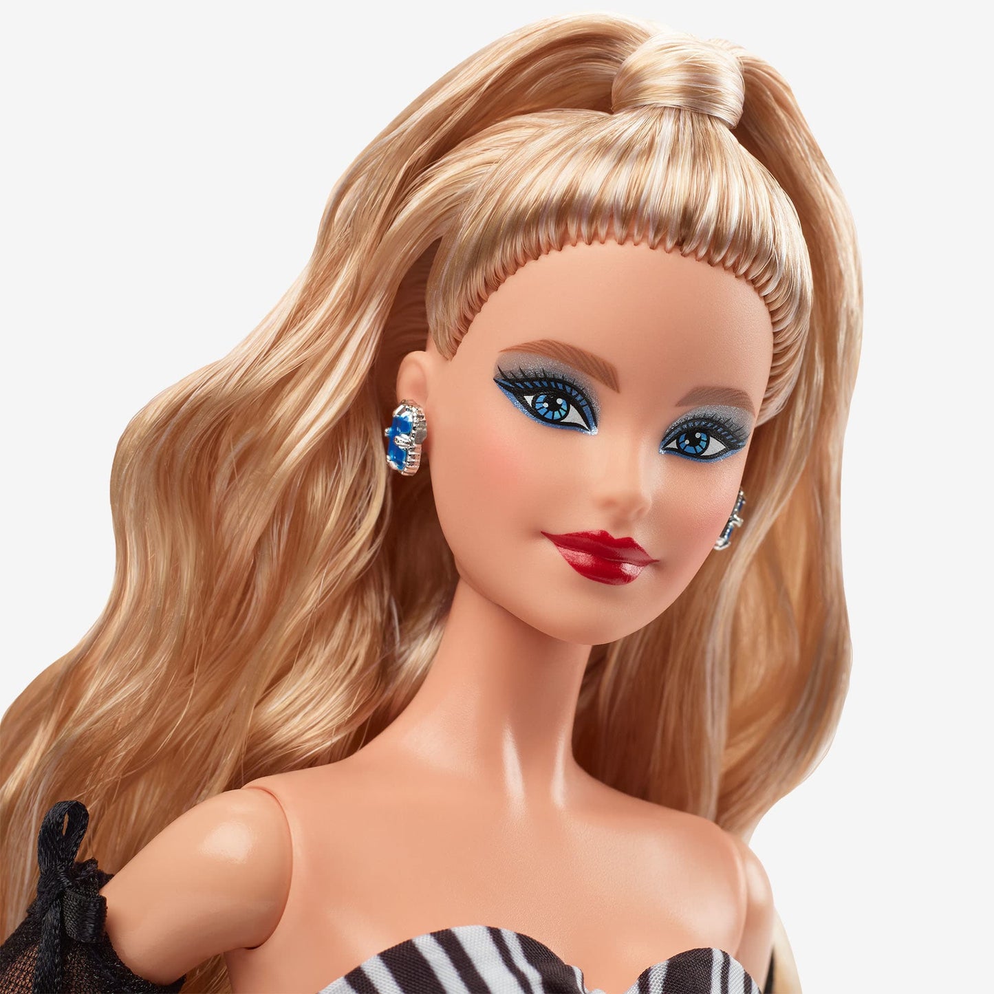 Barbie 65th Anniversary Doll With Blonde Hair - Búp Bê Kỷ Niệm 65 Năm (Tóc Vàng) - Mattel Signature - Góc nhìn khác 3
