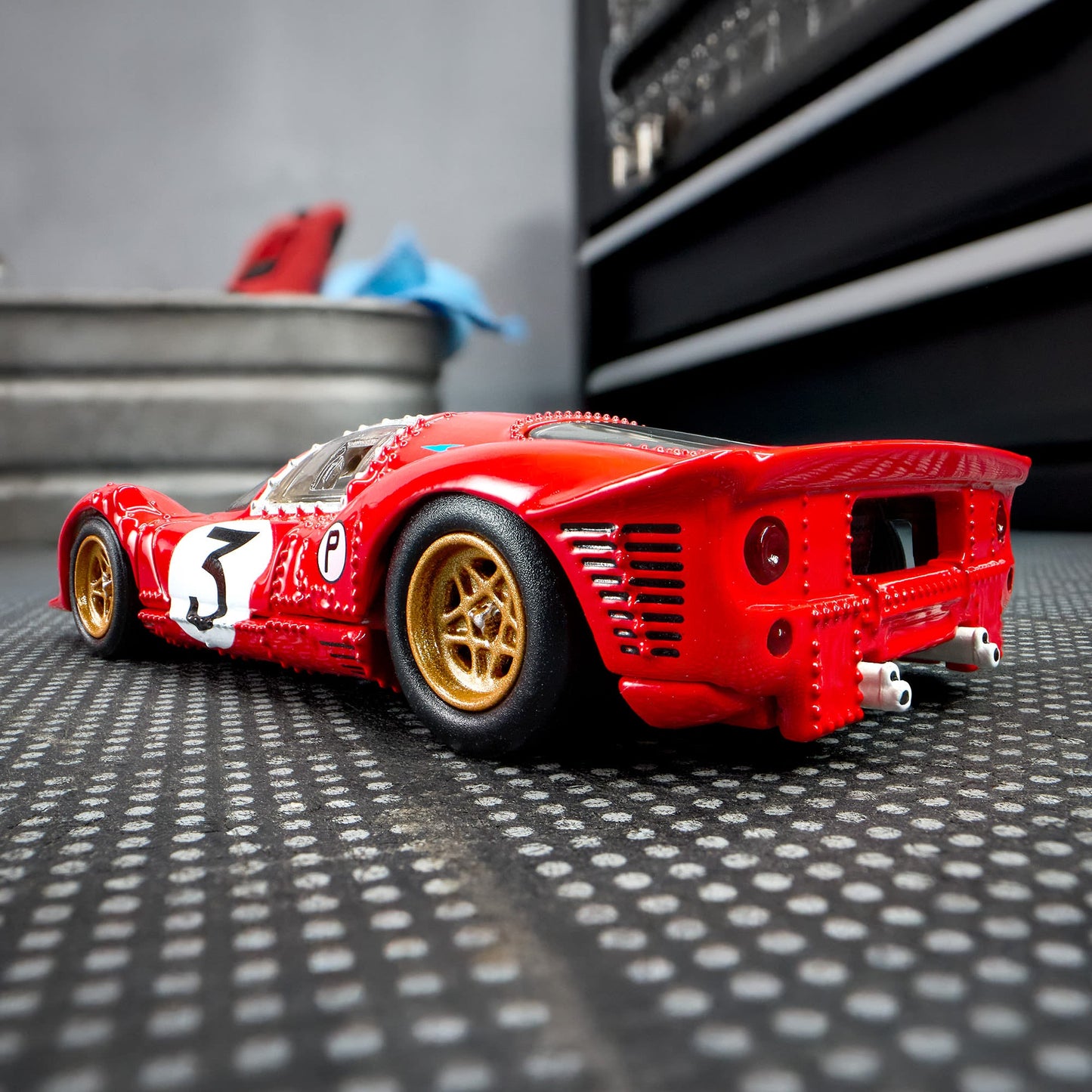 Hot Wheels® Elite 64 1967 Ferrari 330 P4