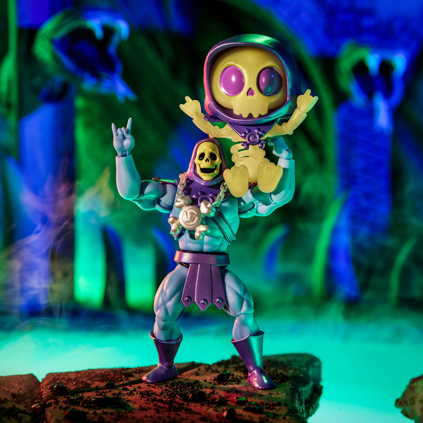 Masters of the Universe Skeletor x VeeFriends Skilled Skeleton 2-Pack - Bộ 2 Mô Hình Khớp Cử Động Mattel Creations - Góc nhìn khác 3